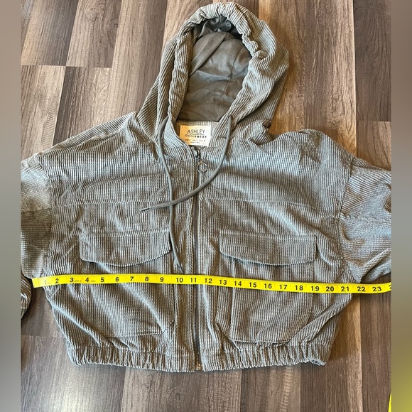 ASHLEY BY 26 Sage Crop Jacket With Cargo Pockets SZ L - Picture 11 of 14